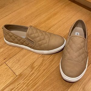 Steve Madden Zaander Slip Ons